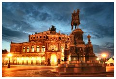 Semperoper bei Nacht