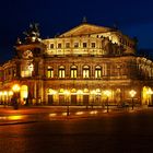 Semperoper Dresden bei Nacht