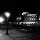 Semperoper Dreseden Abends S/W