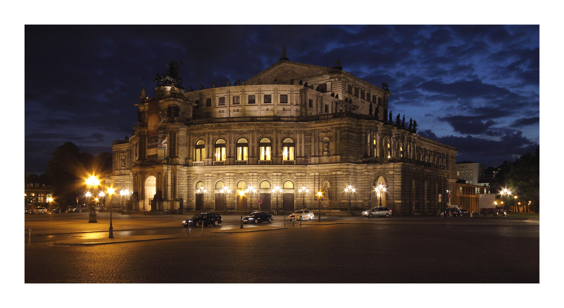 Semperoper - Ende der blauen Stunde