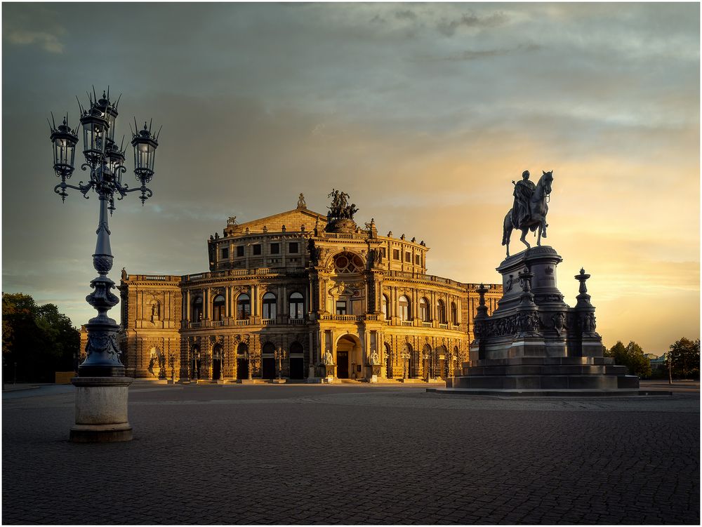 Semperoper im Sonnenaufgang...