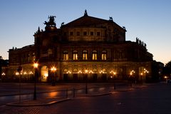 Semperoper in der Nacht