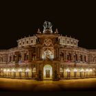 Semperoper in Dresden bei Nacht