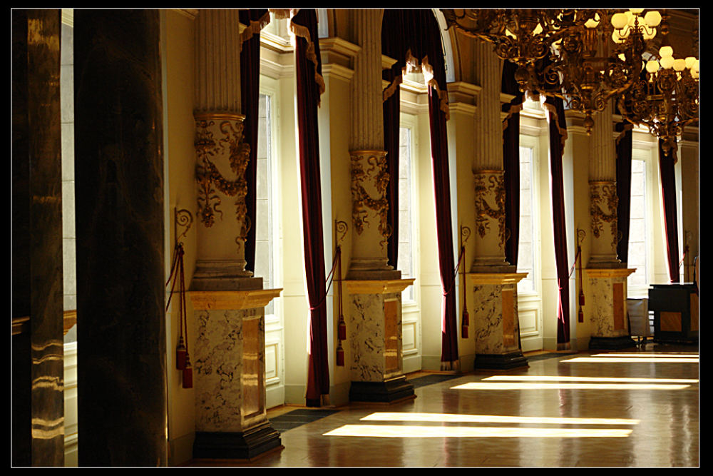 Semperoper in Dresden. Sie ist nicht nur von innen ein Lichtermeer.