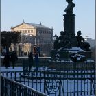 Semperoper mit Denkmal