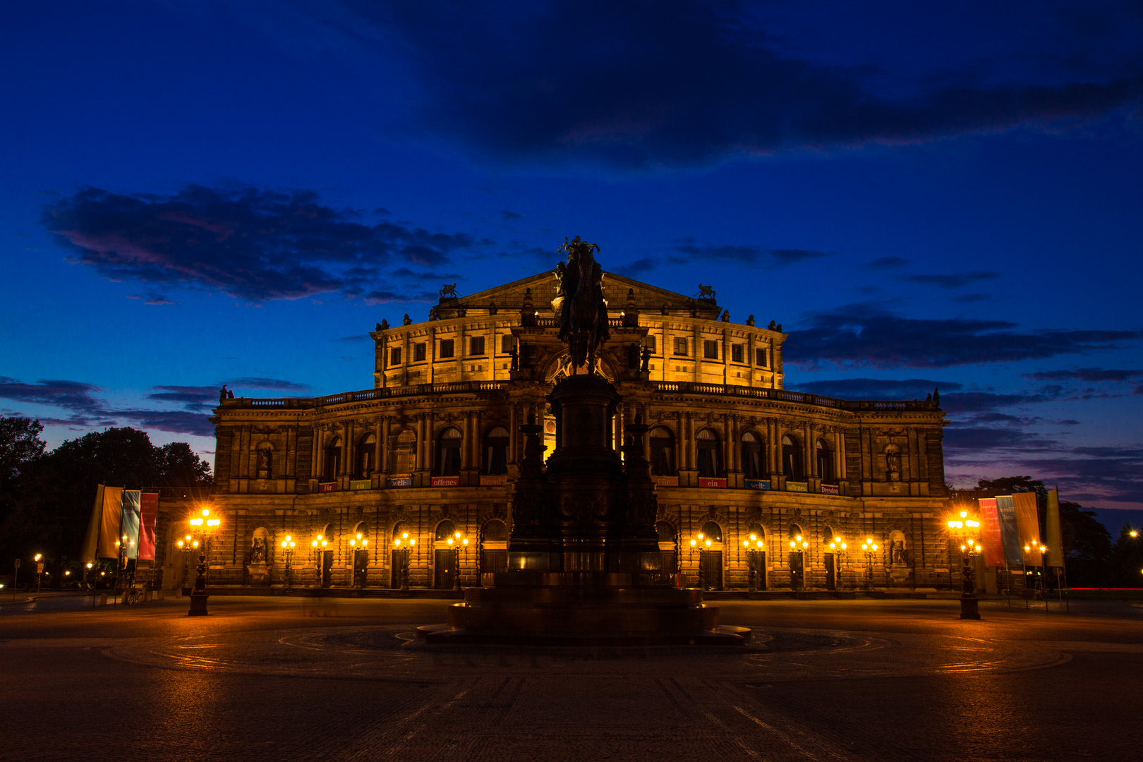 Semperoper mit Hindernissen