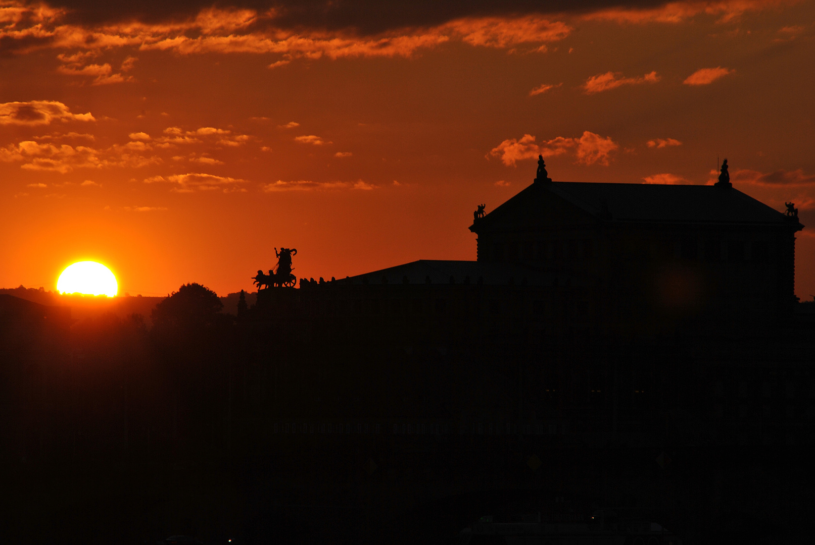 Semperoper mit Sonnenuntergang