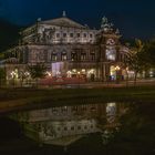 Semperoper mit Spiegelung