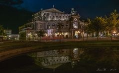 Semperoper mit Spiegelung