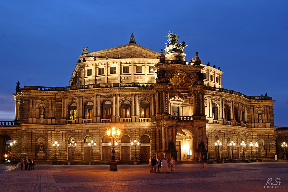 Semperoper zur blauen Stunde