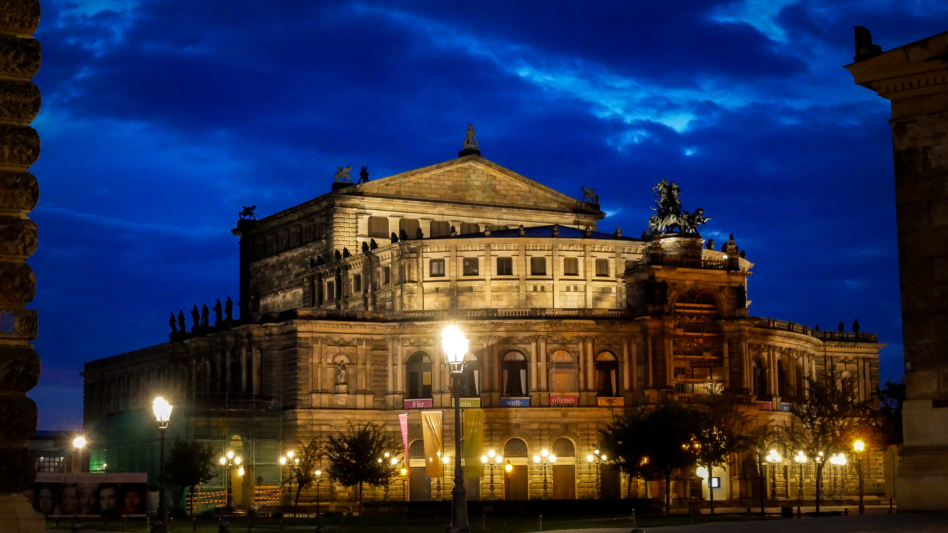 Semperoper zur blauen Stunde