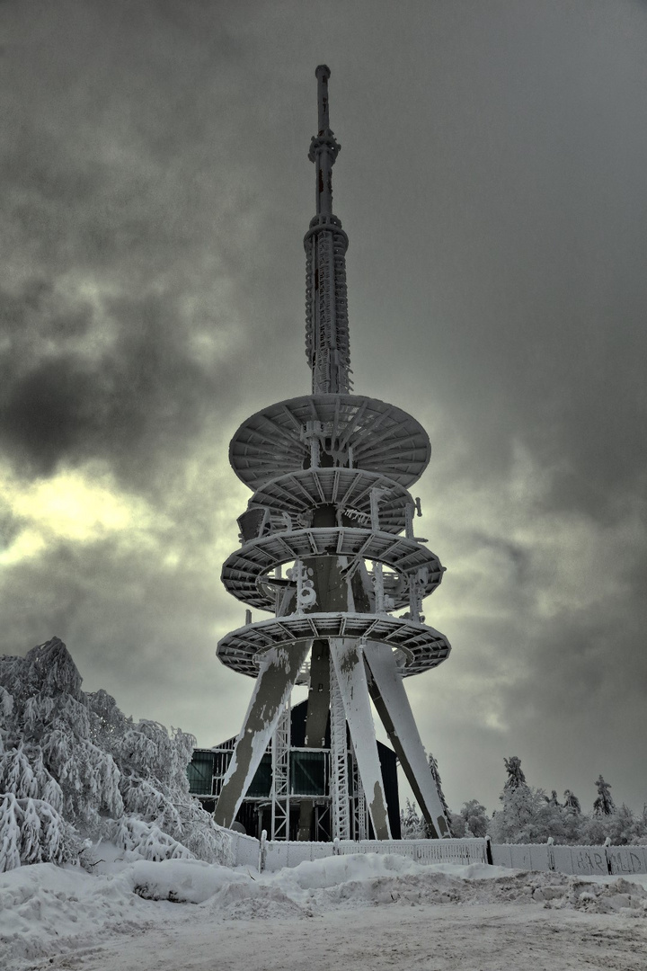 Sendeanlage am großen Inselsberg im Winter