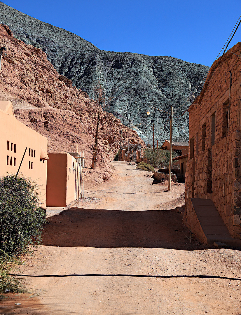 Sendero en Purmamarca