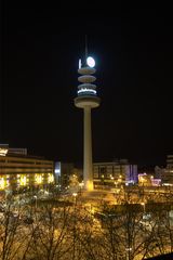 Sendeturm in Hannover hinter dem Bahnhof