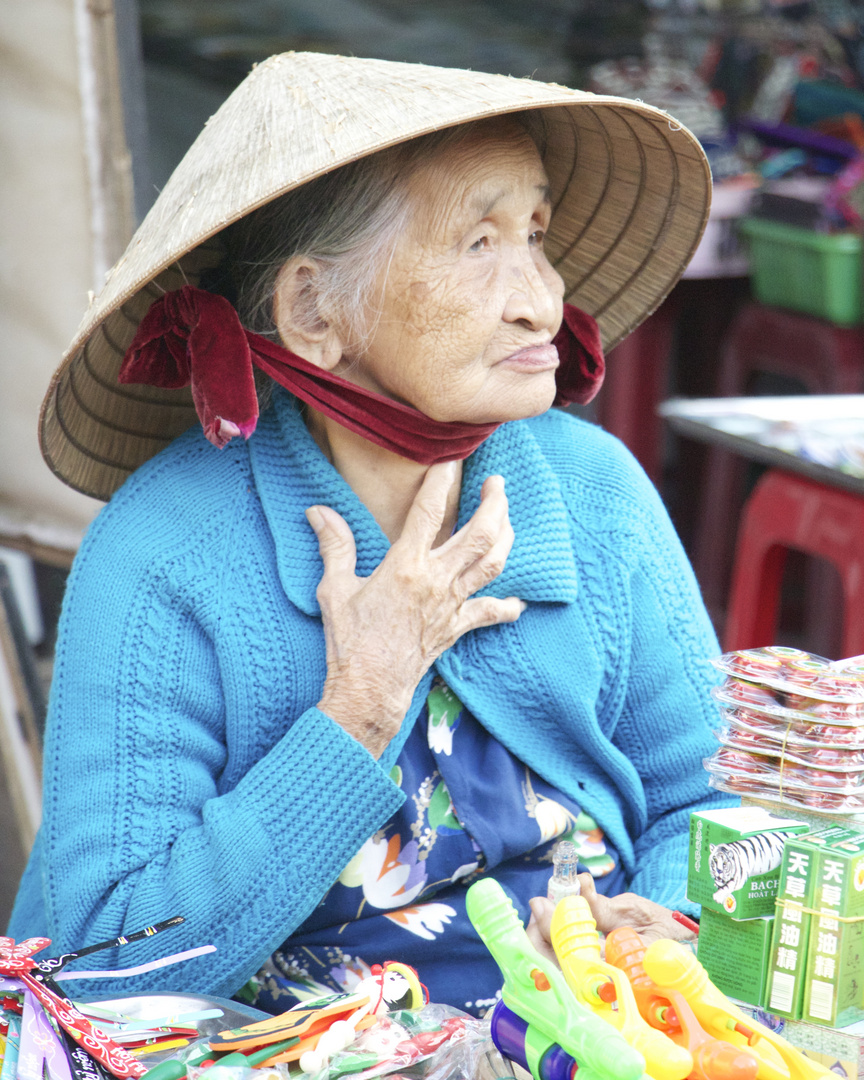 Seniorin in Vietnam