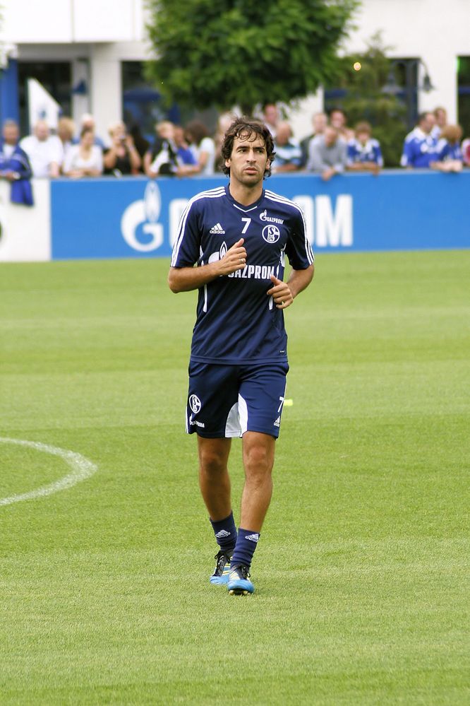 Senjor Raúl beim Training auf Schalke 01