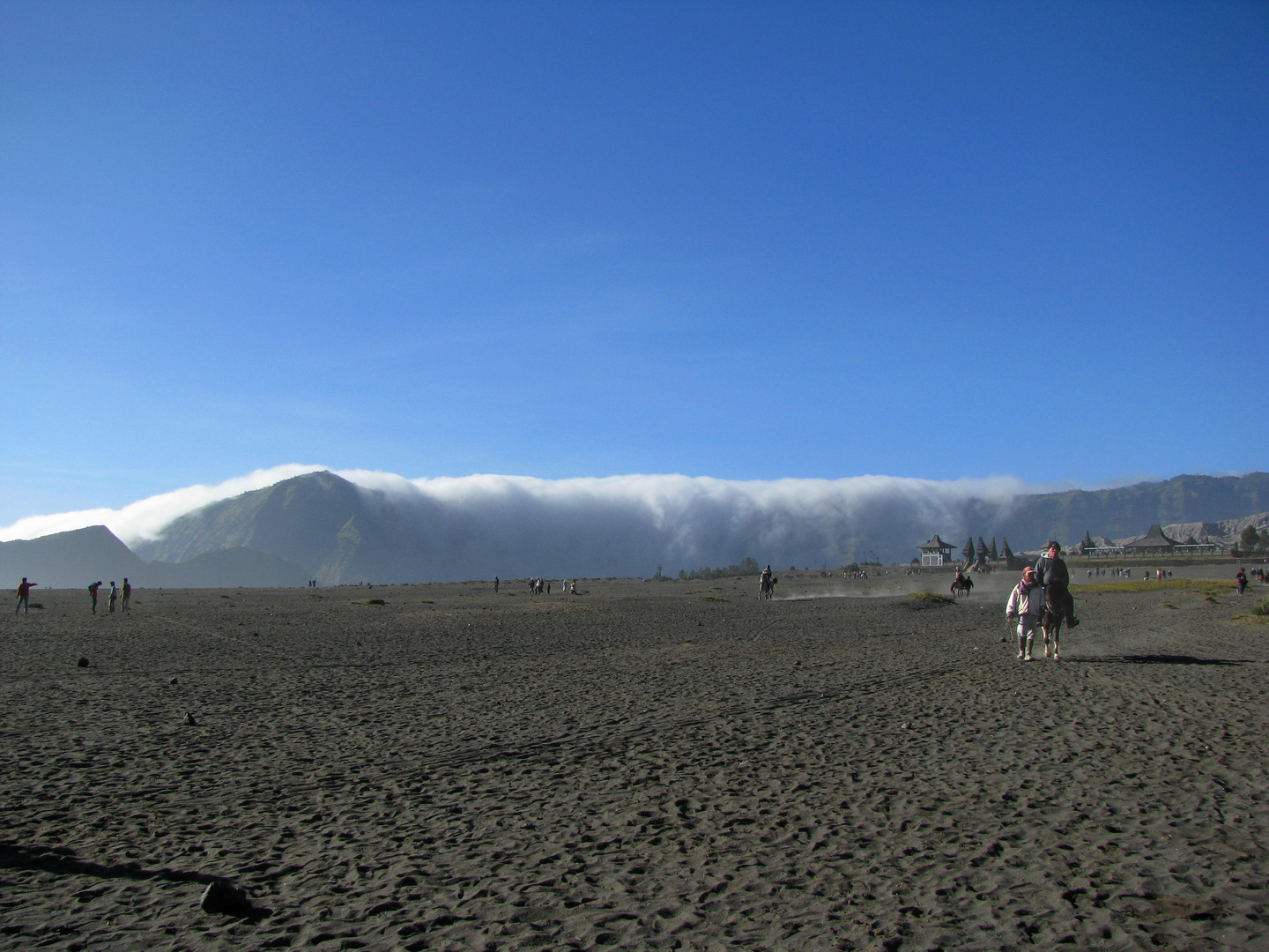 Senke vor dem Mount Bromo (Java, Indonesien)