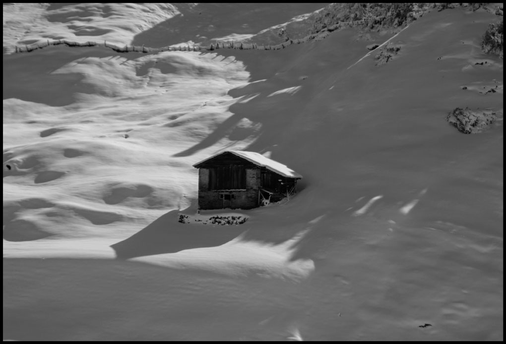 Sennhütte im Schnee