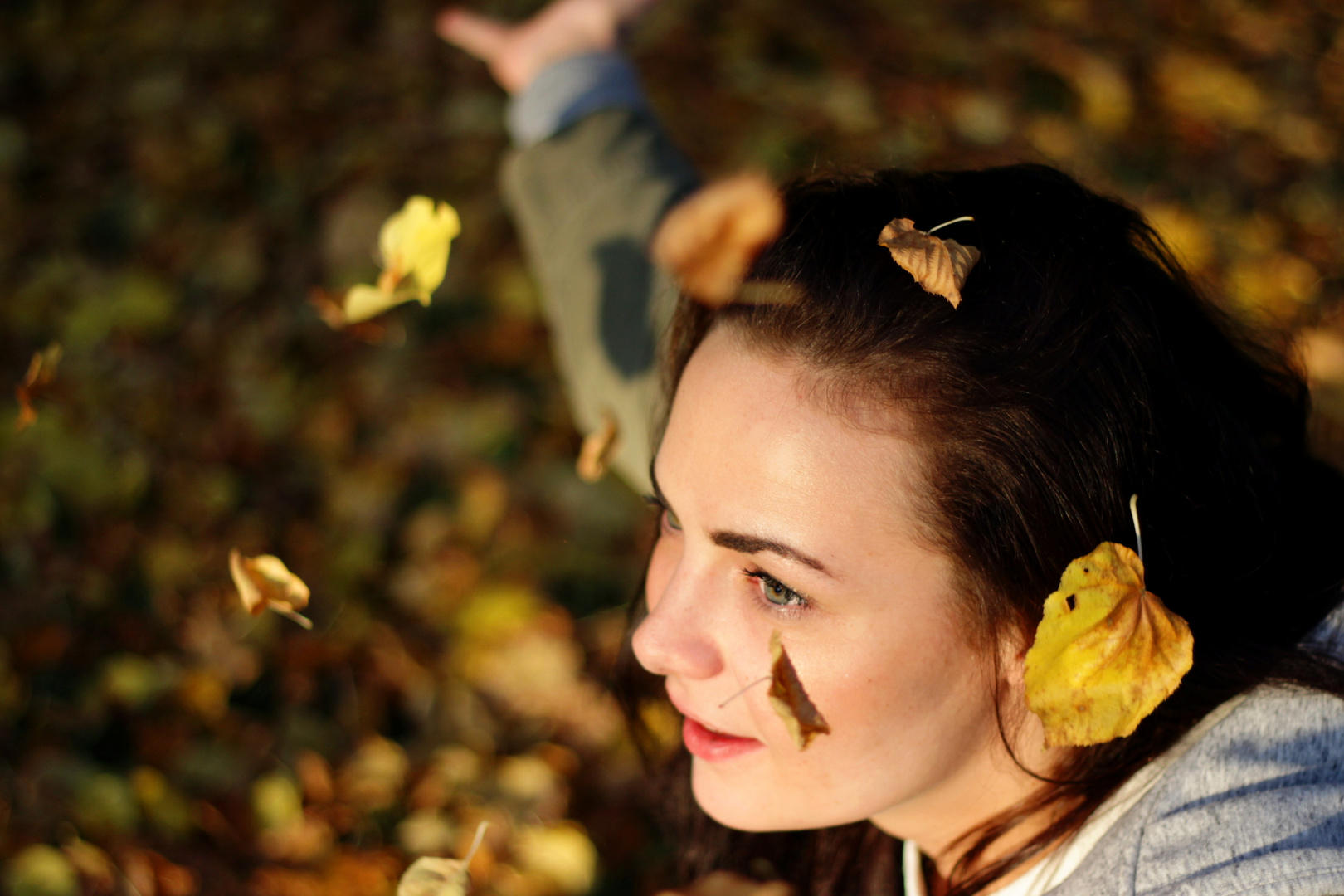 Senta begrüßt den Herbst.