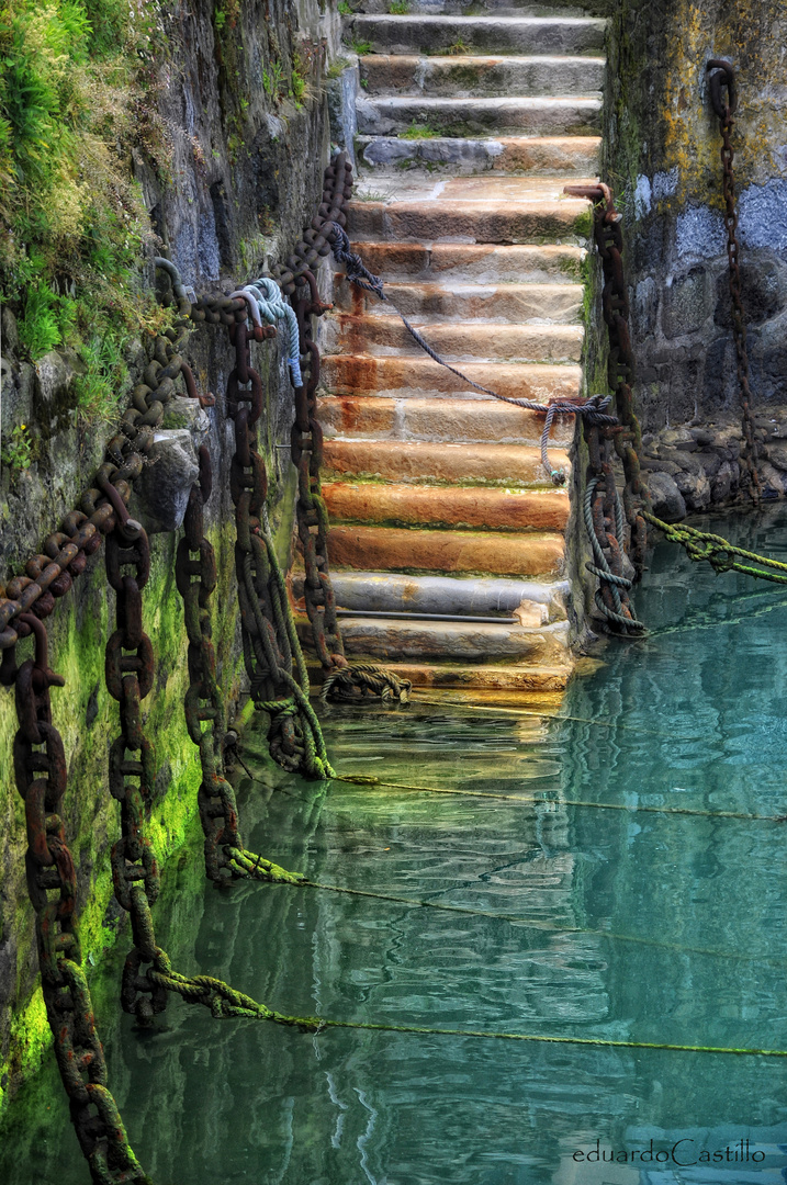 Sentado en el muelle