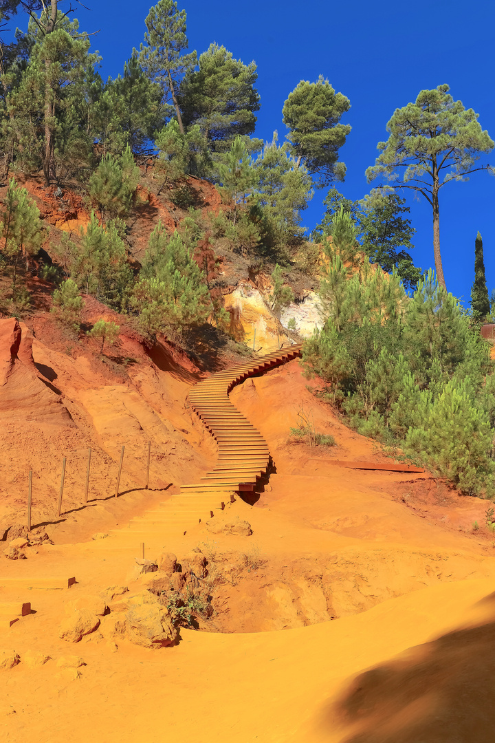 Sentier des Ogres à Roussillon (Luberon)