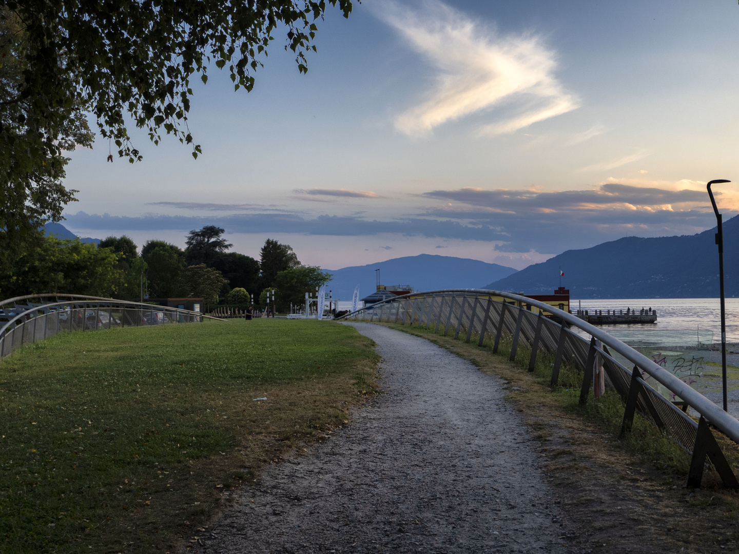 Sentiero nei giardini