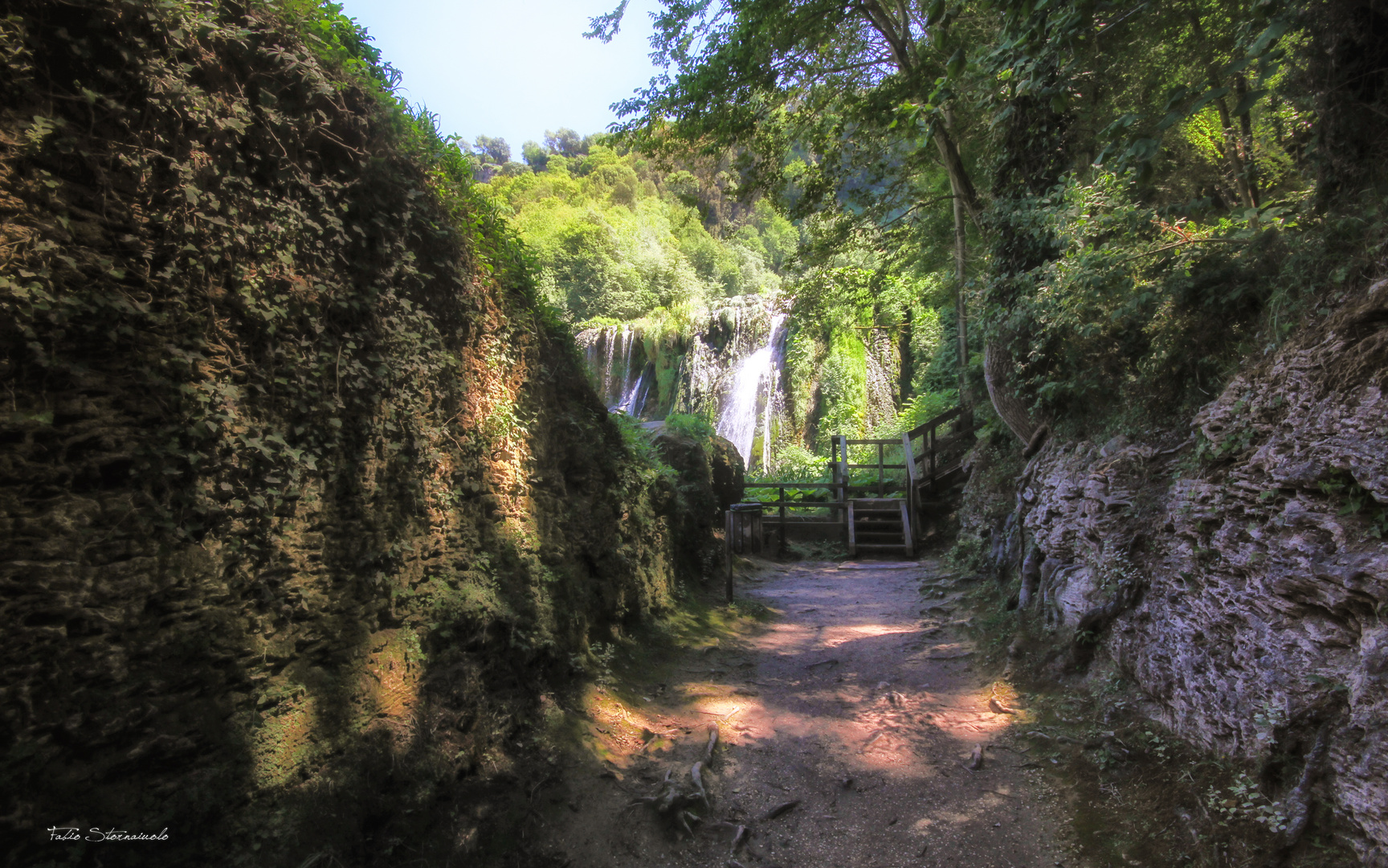 Sentiero per la cascata