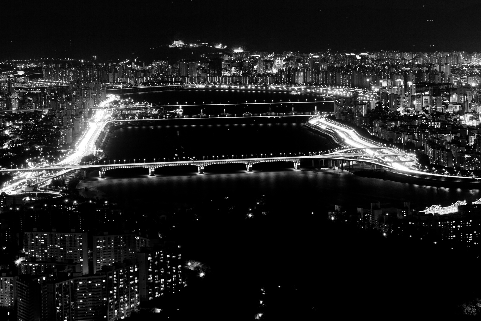 Seoul Skyline (b/w)