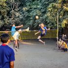 Sepak Takraw, Fußball nach Volleyballregeln
