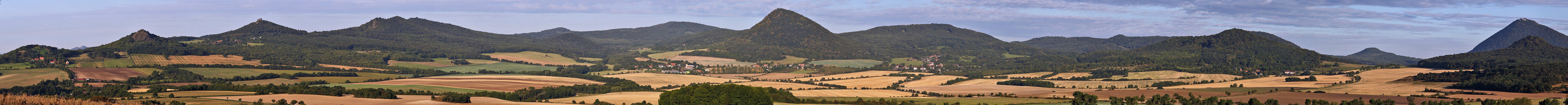 Septemberbeginn am Morgen im Böhmischen Mittelgebirge...