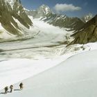 Serafschan-Gletscher (hier 4200 m u.d.M.). Aufstieg zum Peak Igla (5301 m) – Tadschikistan.