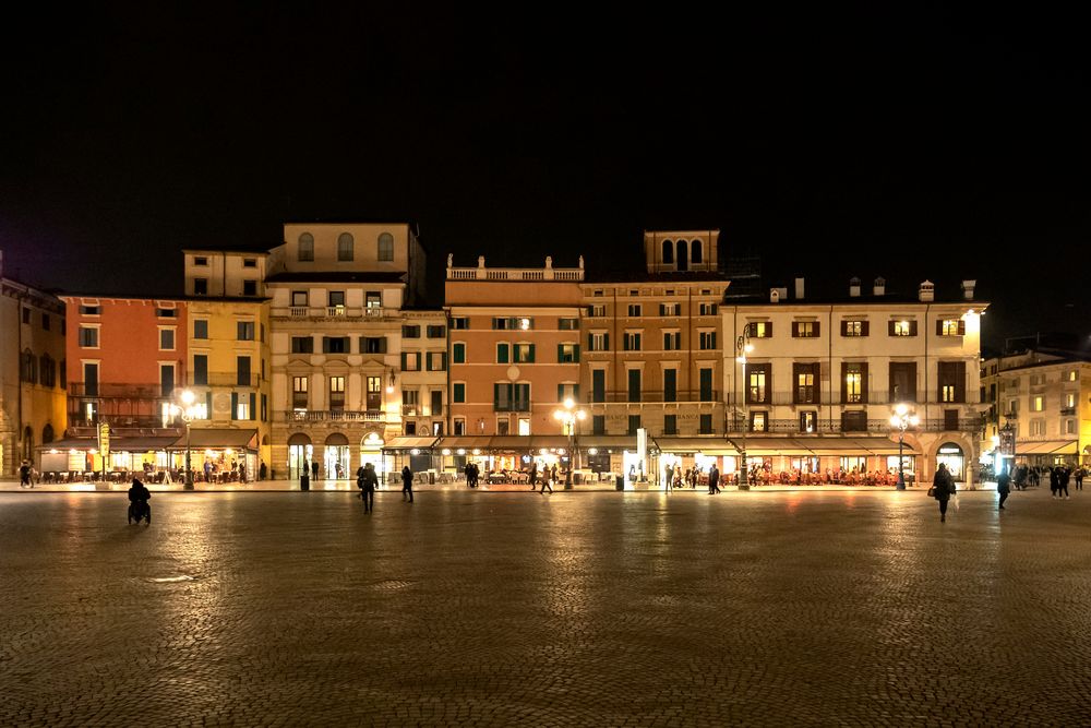 Serata in piazza Bra, Verona