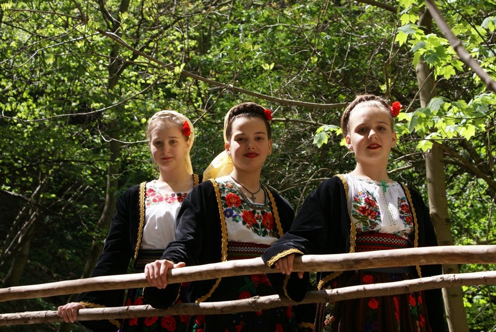 Serbische Folkloren Tenzerinen