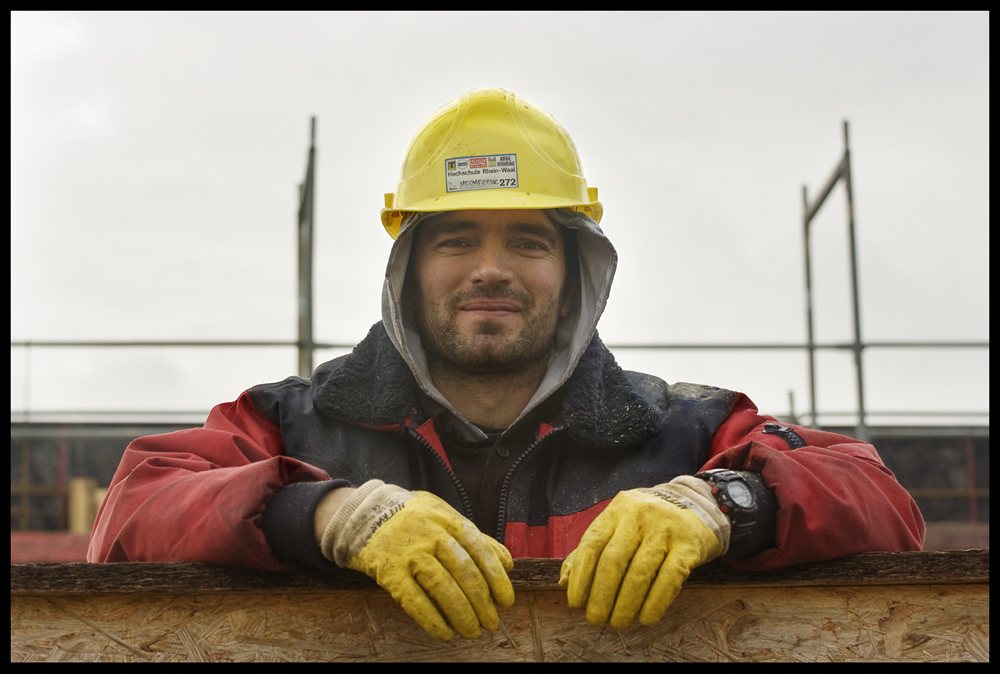 Serbischer Bauarbeiter am Neubau der Fachhochschule RheinWaal in Kleve