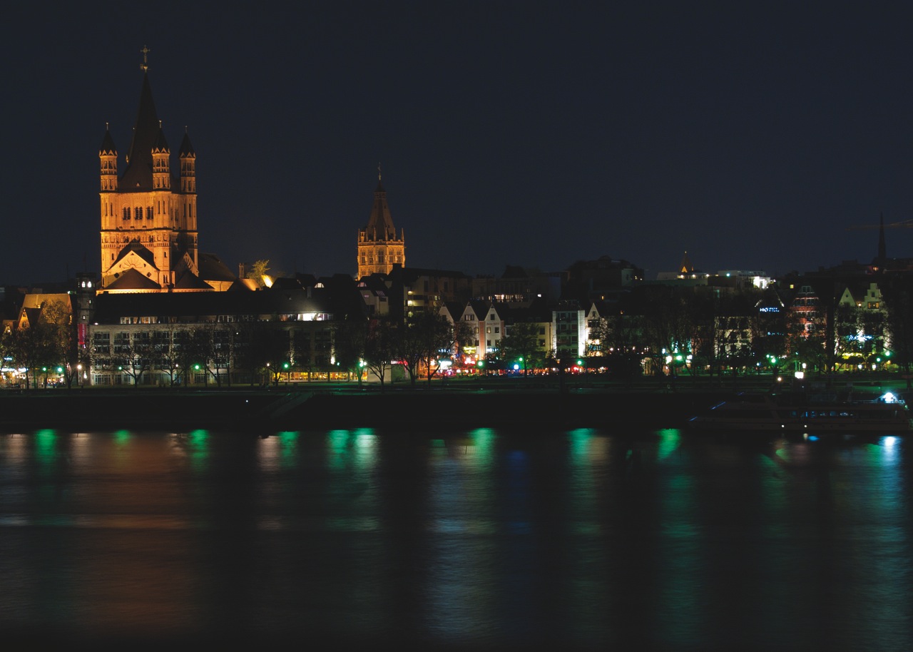 Serie Köln: Groß St. Martin und Rathausturm "by Night"