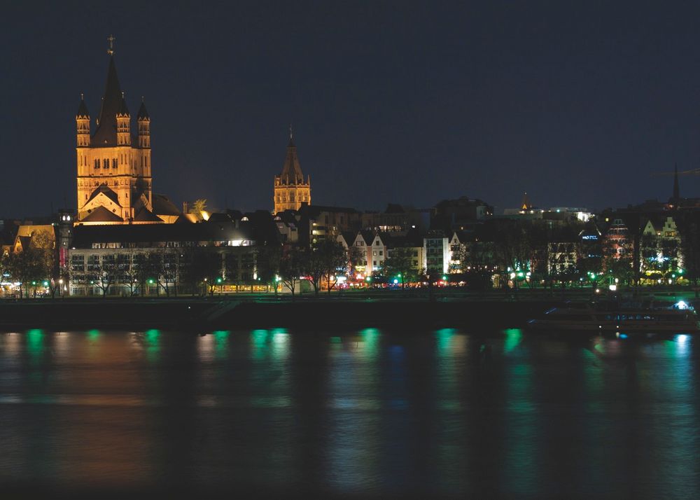 Serie Köln: Groß St. Martin und Rathausturm "by Night"