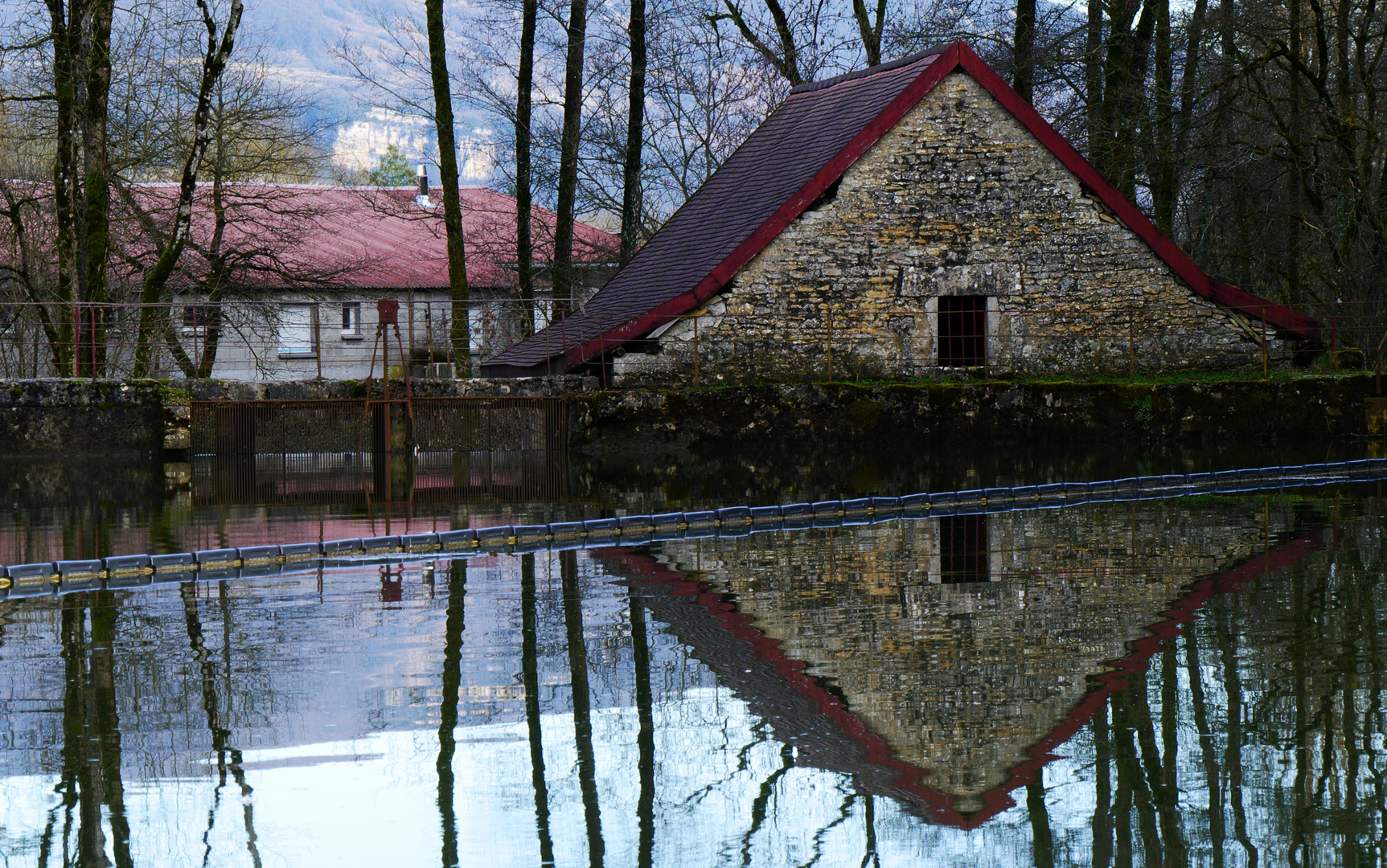 série "la maison de l'étang de pêche" 4