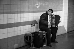 Série Metro : La bonne humeur pour les passants (NB)