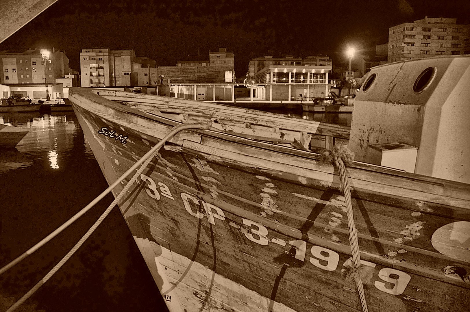 Serie nocturna,los reflejos en el mar ,en sepia