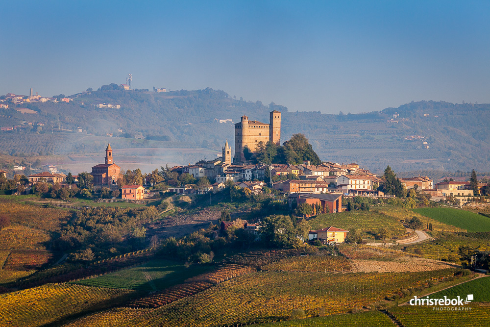 Serralunga d'Alba im Abendlicht