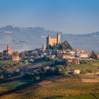 Serralunga d'Alba im Abendlicht