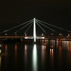 Serverinsbrücke bei Nacht