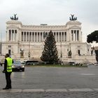 Servizio d'ordine in piazza Venezia. Buon Natale da Roma!