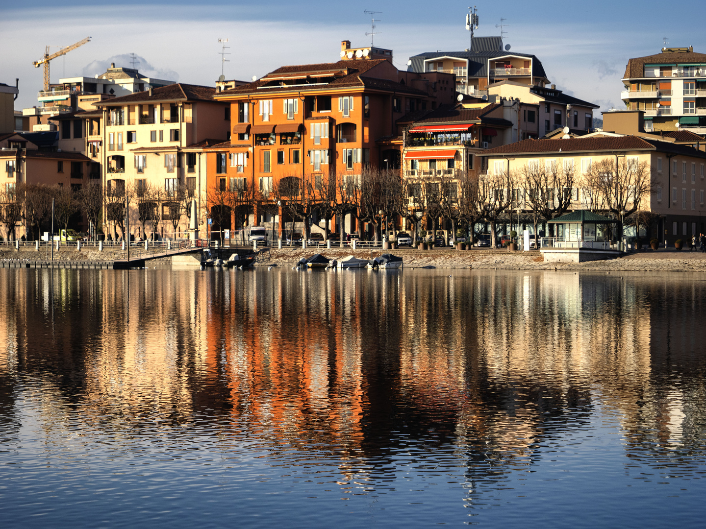 Sesto Calende, riflessi nel Ticino