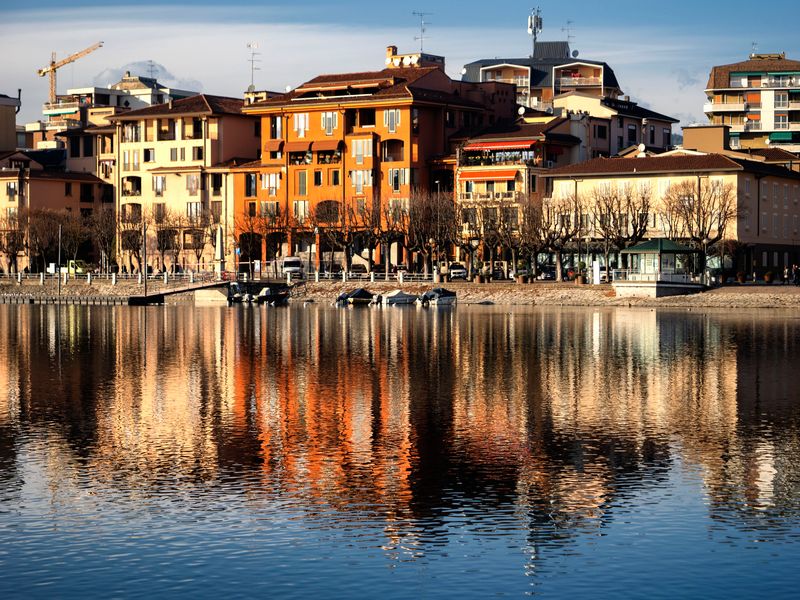 Sesto Calende, riflessi nel Ticino