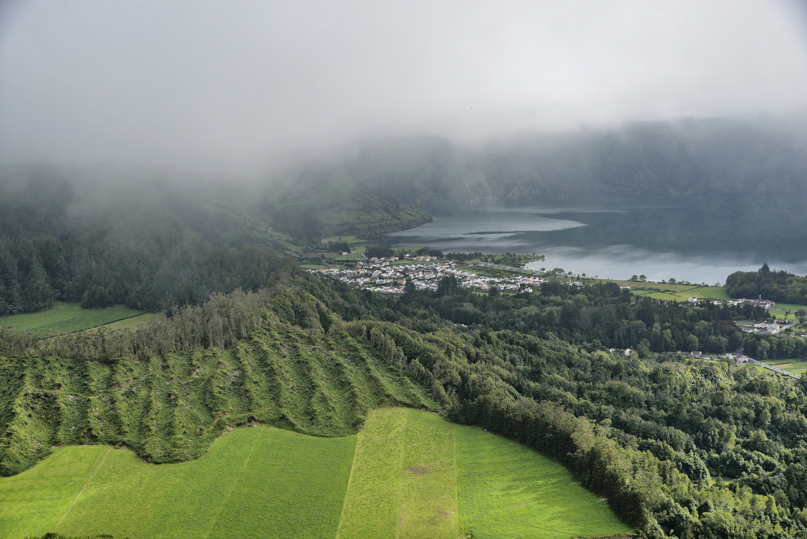 Sete Citades bei tief hängenden Wolken