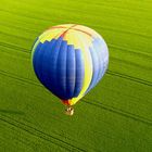 seul en couleur dans le ciel