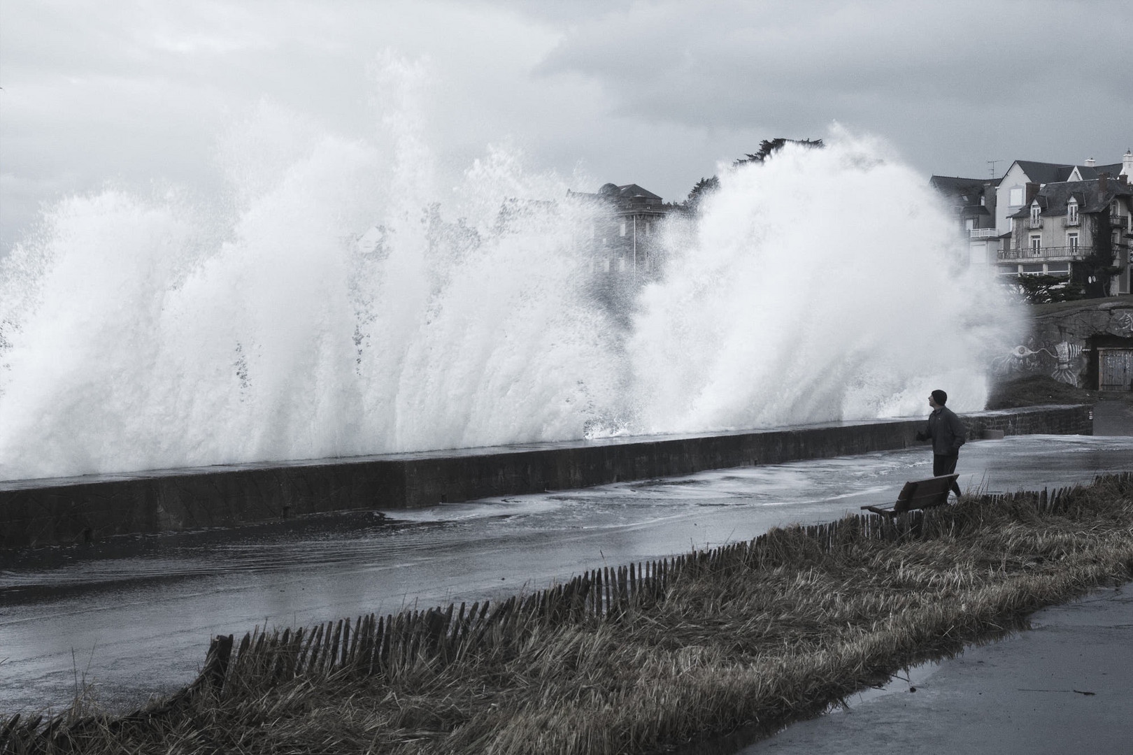 Seul face à la vague