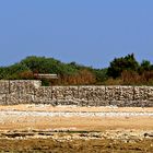 Seule défense contre les assauts de la mer