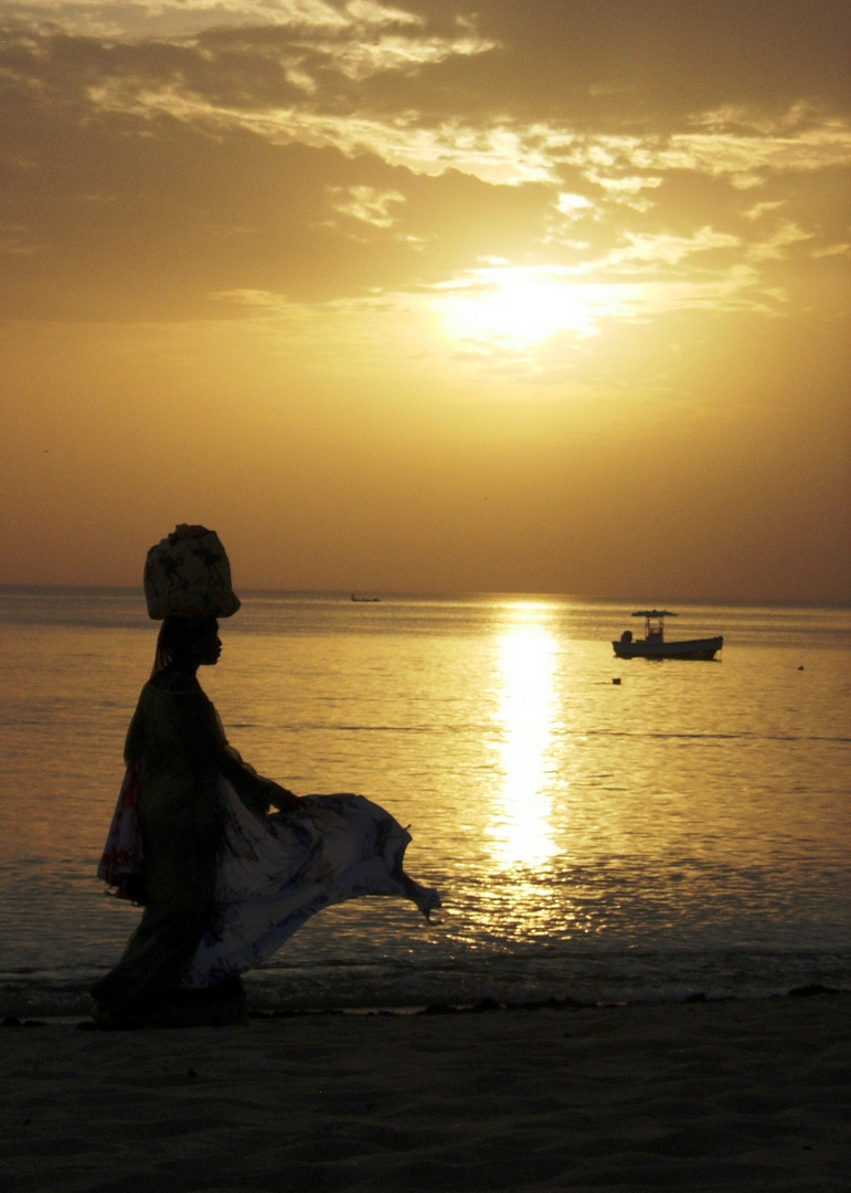 Seule sur le sable ...